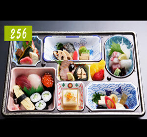 256 会席箱膳　3,240円（税込）