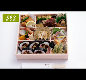 523 御祝箱膳（26cm×25cm）4,590円（税込）